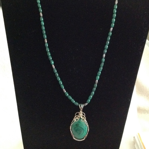 Ladies Sterling silver Jade necklace - Picture 2 of 9